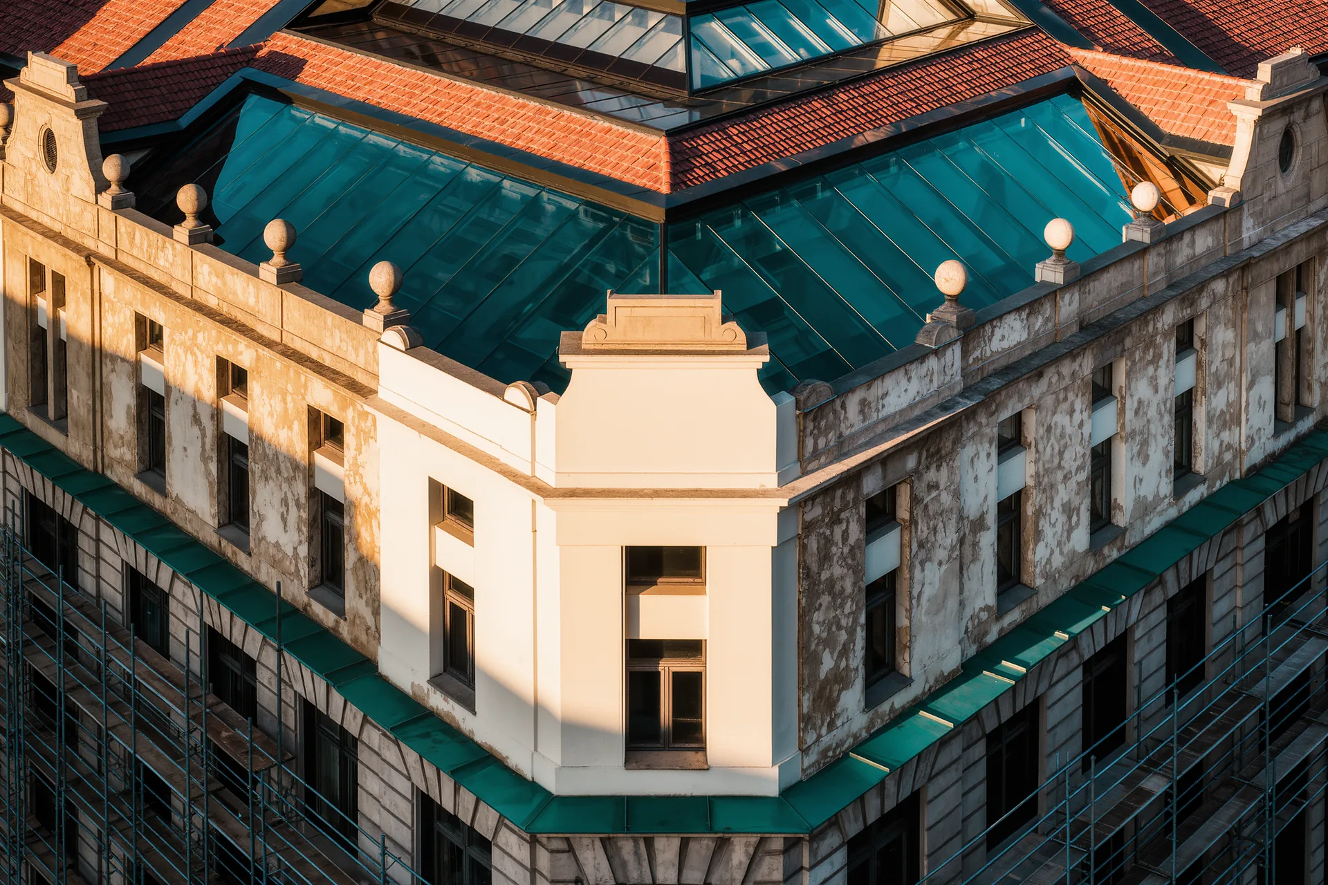 Neue Fenster oder Dach: Was lohnt sich zuerst?